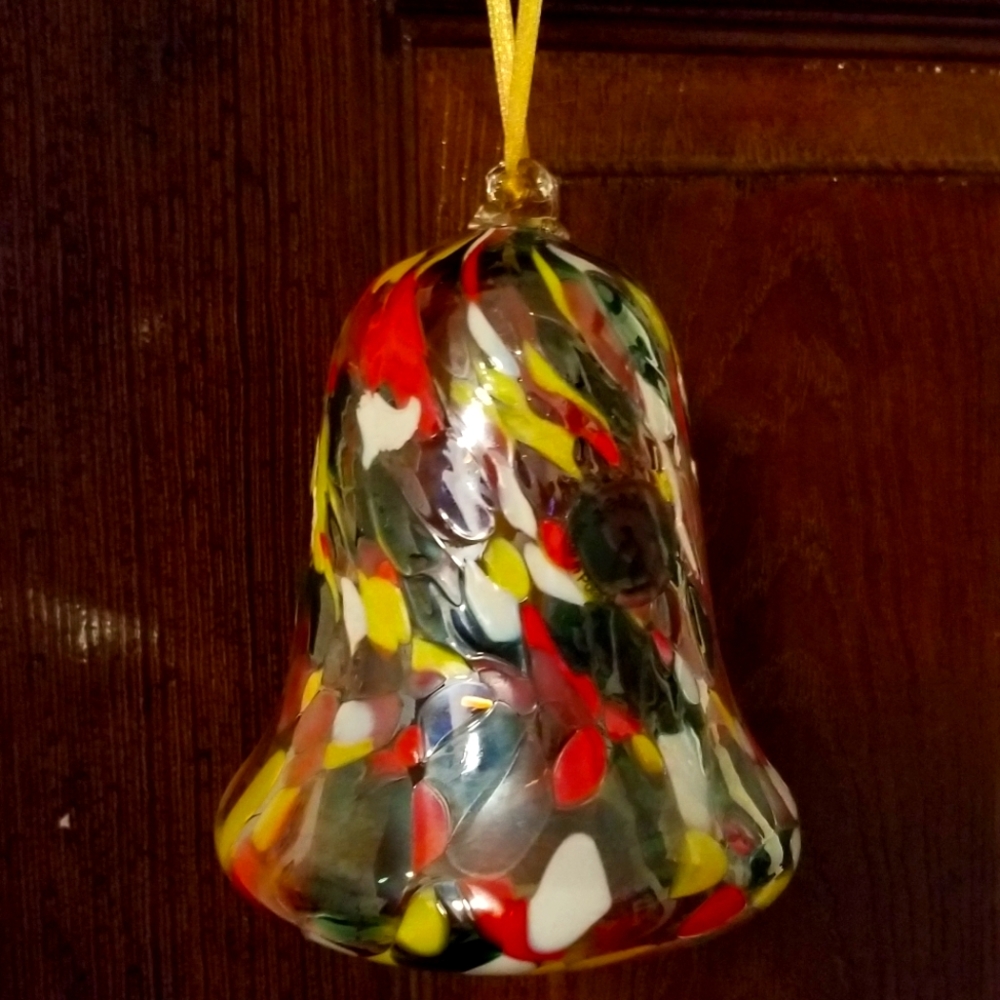 Beautiful Zorza glass bell